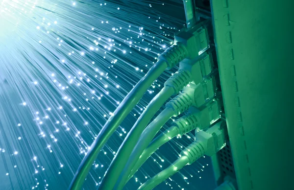 Cable de red con fibra óptica — Foto de Stock
