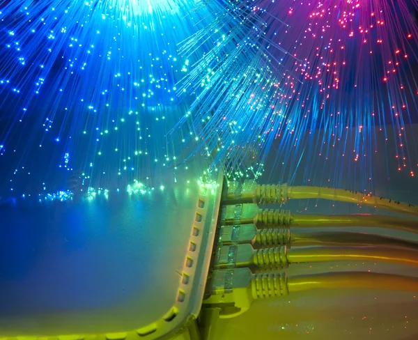 Netzwerkkabel mit Glasfaser — Stockfoto