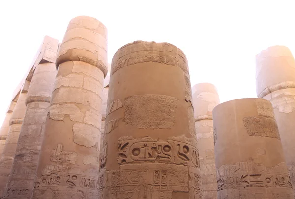 Antiguas columnas de piedra en Karnak —  Fotos de Stock