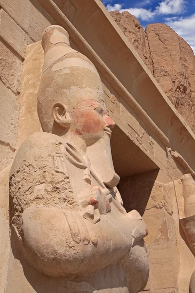 A Estátua no templo egípcio — Fotografia de Stock