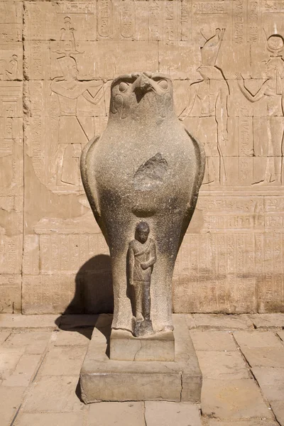 Starożytne kamienny posąg — Zdjęcie stockowe