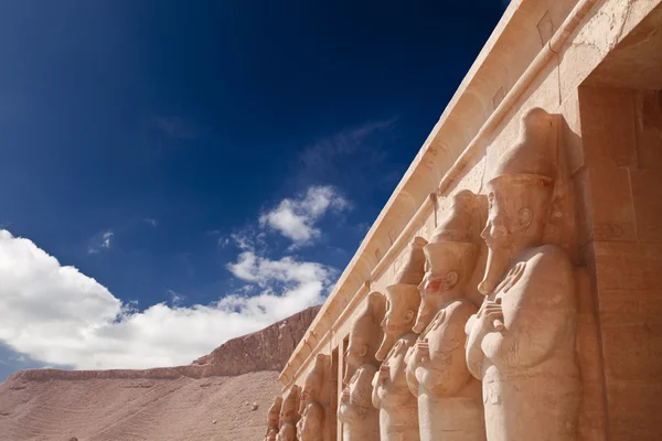 Πέτρινα αγάλματα σε αιγυπτιακές ναός — Φωτογραφία Αρχείου