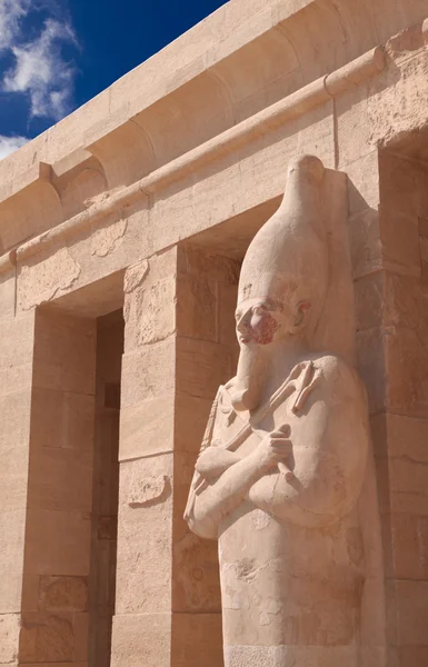 Кам'яна статуя в єгипетського храму — стокове фото