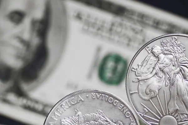 Silbermünze, Dollarschein — Stockfoto