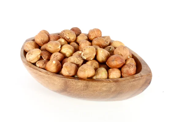Lískové ořechy v dřevěné misce — Stock fotografie