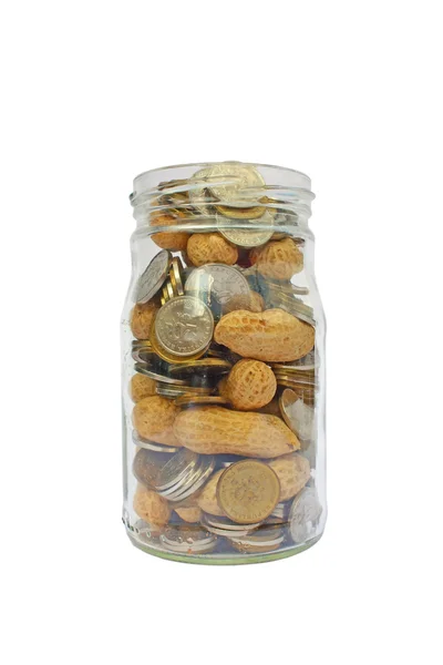 Monedas y cacahuetes en frasco de vidrio — Foto de Stock