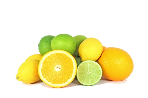 Pomeranče, limetky a citronem — Stock fotografie