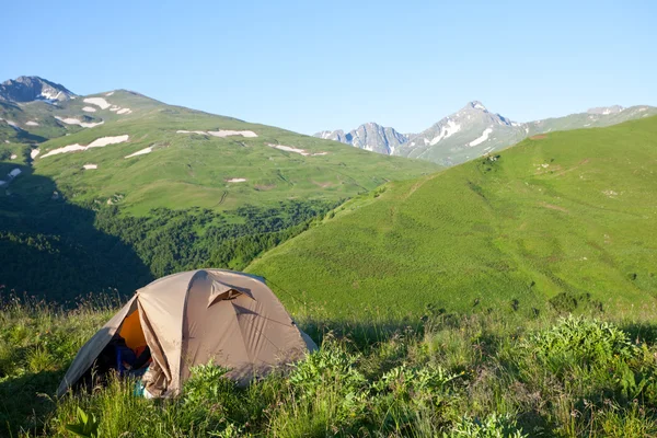 Tält i bergen — Stockfoto