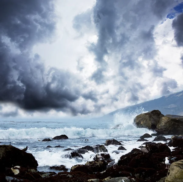 Moře v bouřiθάλασσα σε καταιγίδα — Stock fotografie