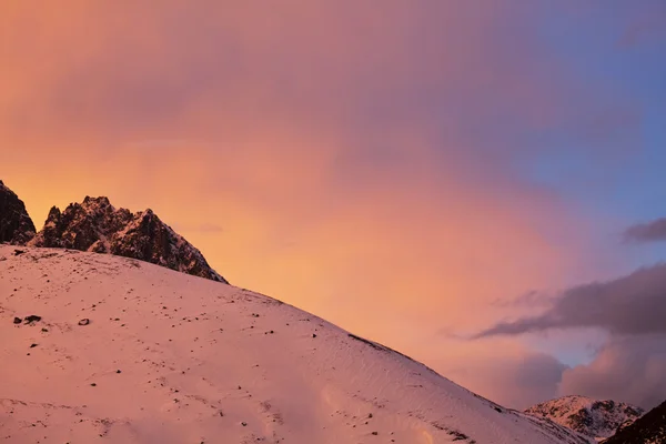 A naplementét a hegyek — Stock Fotó