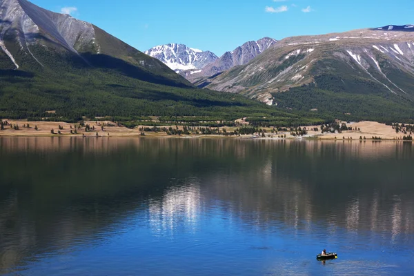 Lacul în munți — Fotografie, imagine de stoc