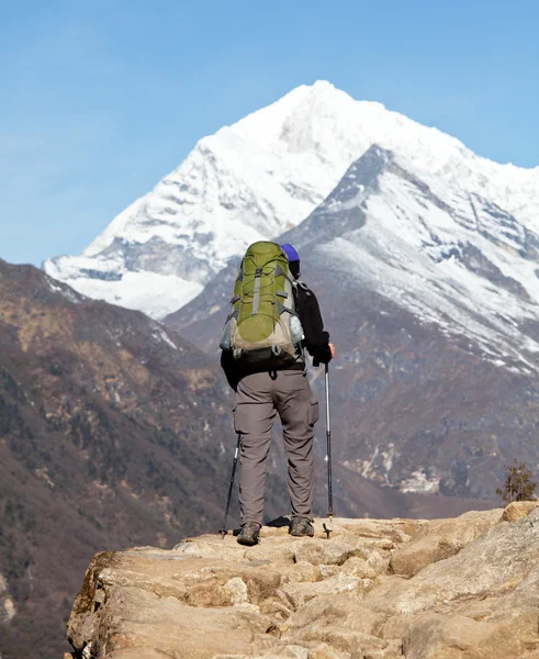 在喜马拉雅山脉徒步旅行 — 图库照片