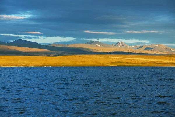 Jezero na Altaj — Stock fotografie