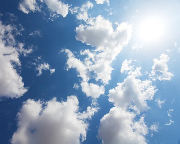 Weiße Wolken — Stockfoto