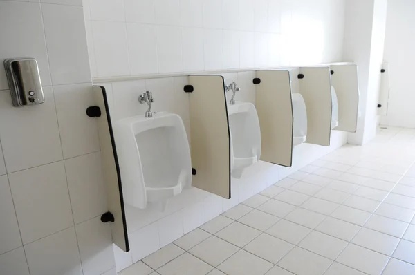 Mannens toalett. Urinoar — Stockfoto