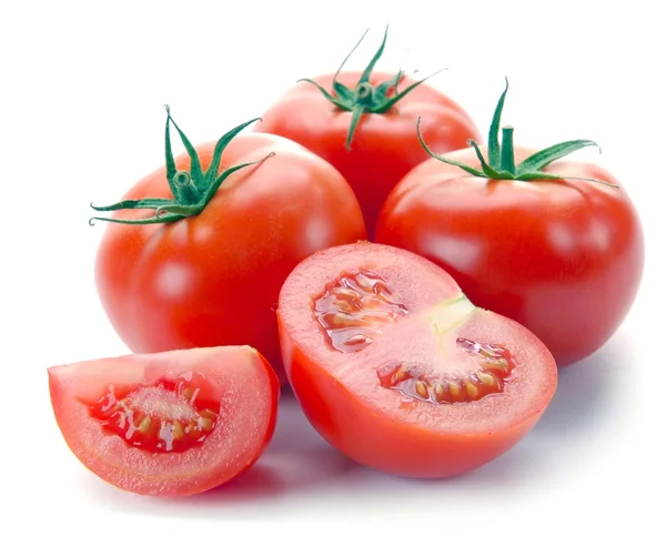 Красные помидоры и половина — стоковое фото