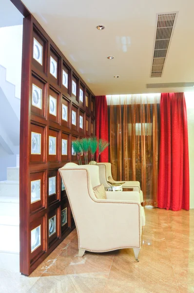 Декорований у китайському стилі особистому кабінеті — стокове фото