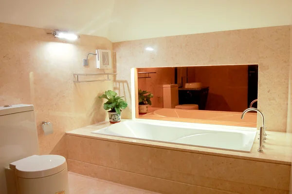 Washroom with big bathtub Royalty Free Stock Images