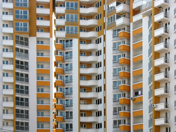 Современный многоквартирный дом
