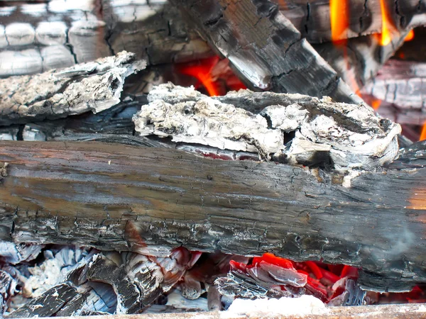 Closeup of burning fire wood logs and ash — Stock Photo, Image