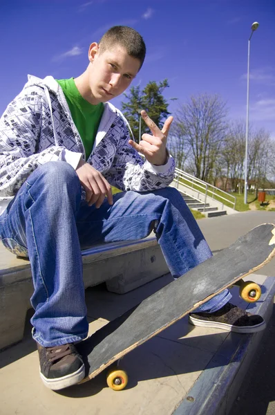 Conceptuele afbeelding van Teenage skateboarder. — Stockfoto