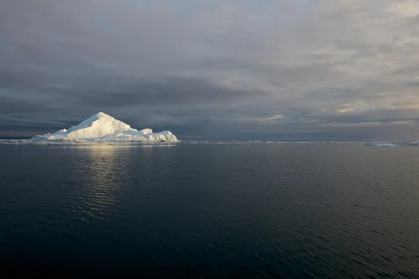 Iceberg al tramonto — Foto Stock