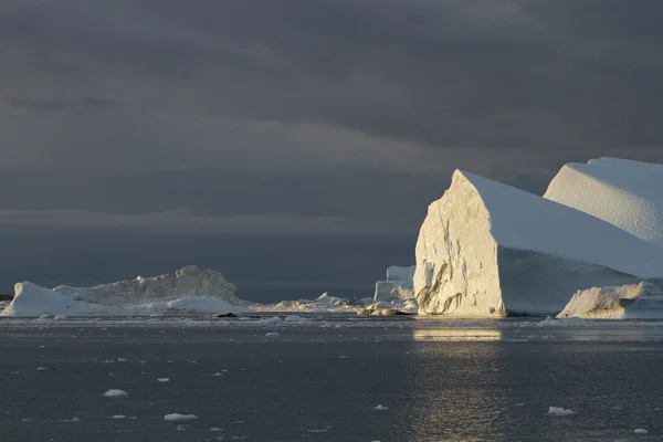 Iceberg au coucher du soleil — Photo