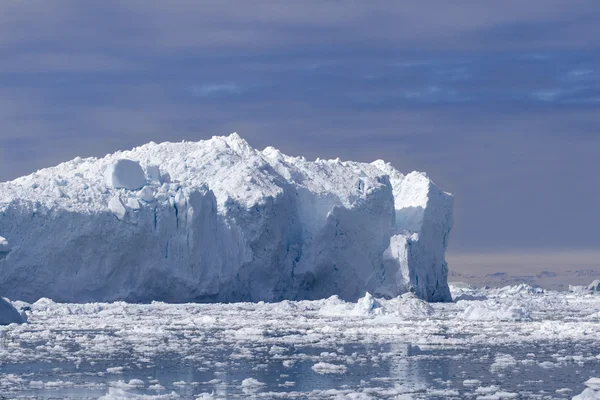 Enorme iceberg — Fotografia de Stock