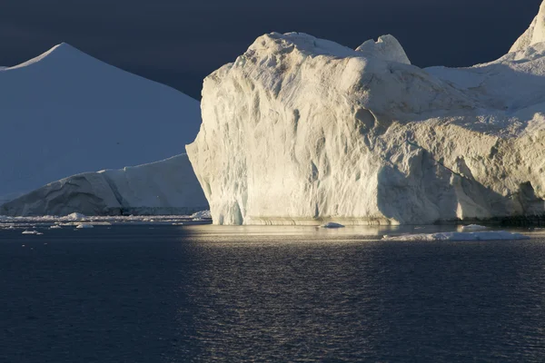 Iceberg ao pôr do sol — Fotografia de Stock