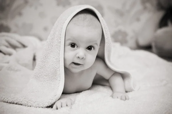Baby efter bad — Stockfoto