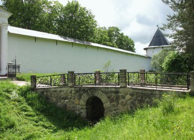 Köprü kutsal dormition manastır pskov mağaralar