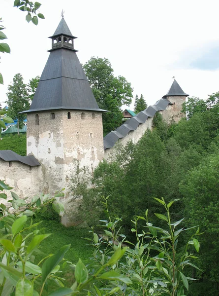 Tower Upper lattices and Tararygina tower Pskov-Caves of the Holy Dormition — Stock Photo, Image