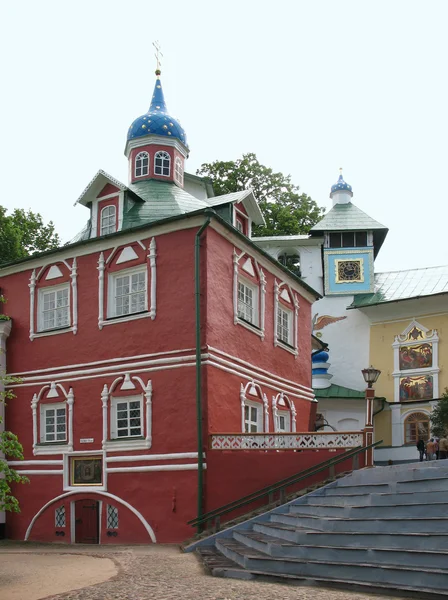 Pskovo Pečerskij klášter Nanebevzetí — Stock fotografie