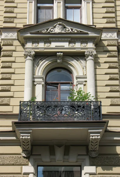 Detail of the decoration of the building — Stock Photo, Image