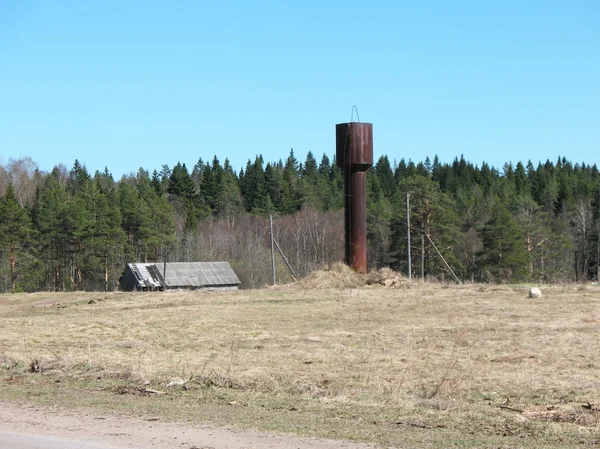 Watertoren in het forest. — Stockfoto