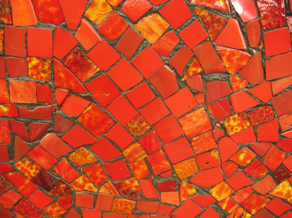 一堵墙，内衬红色西太公鱼。背景 — 图库照片