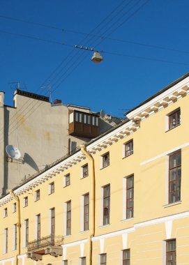 Yalnız balkon boş duvar. St. petersburg