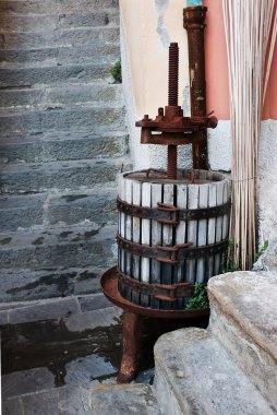 Old wine press clipart