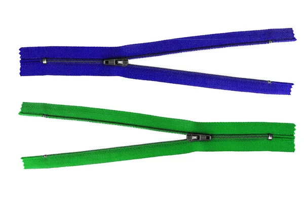 Blaue und grüne Reißverschlüsse - isoliert — Stockfoto