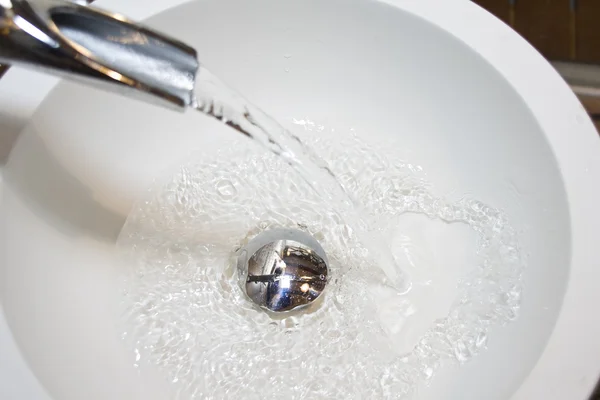 Water in the sink — Stock Photo, Image