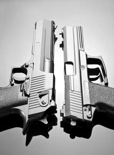 Duas pistolas — Fotografia de Stock