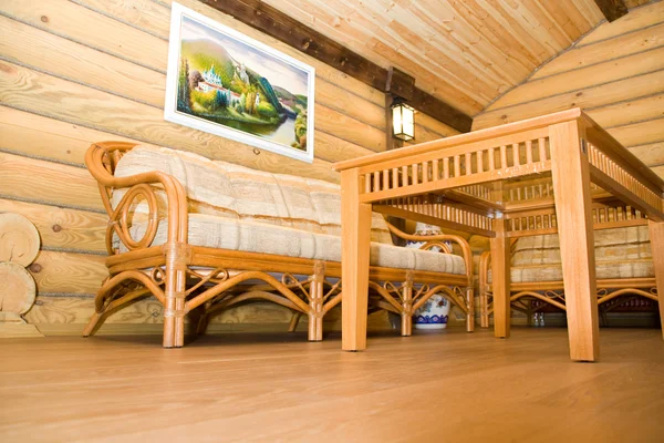 Muebles de ratán en interior de madera — Foto de Stock