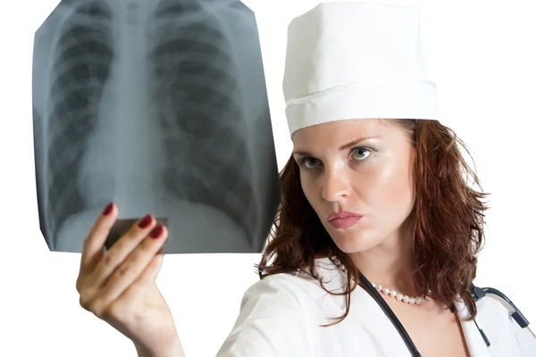 Доктор с рентгеном груди — стоковое фото