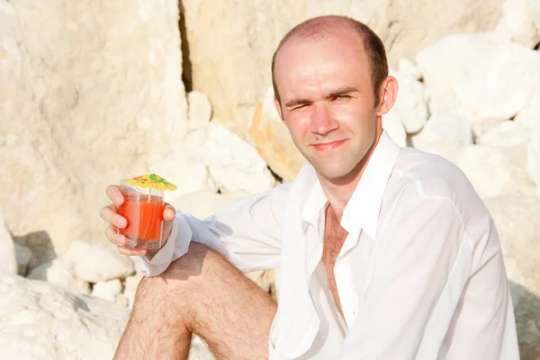 Muž s koktejlem — Stock fotografie