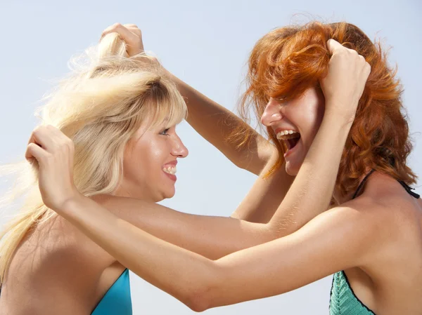 Zwei aggressive Frauen — Stockfoto
