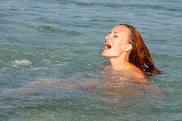 Plavání žena — Stock fotografie