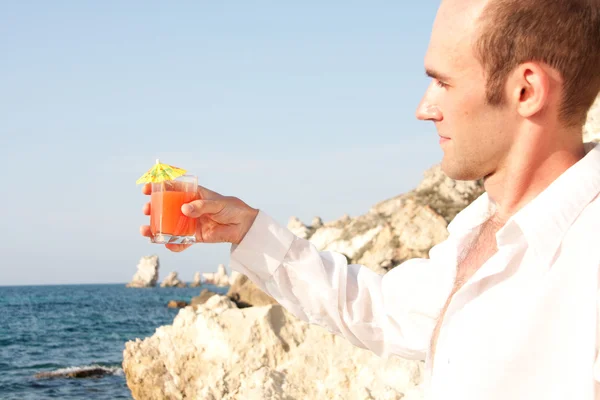 Man with cocktail — Stock Photo, Image