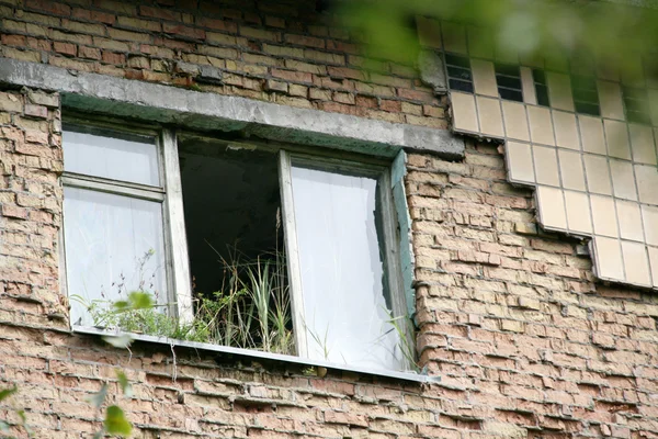 Abandoned window — Stock Photo, Image