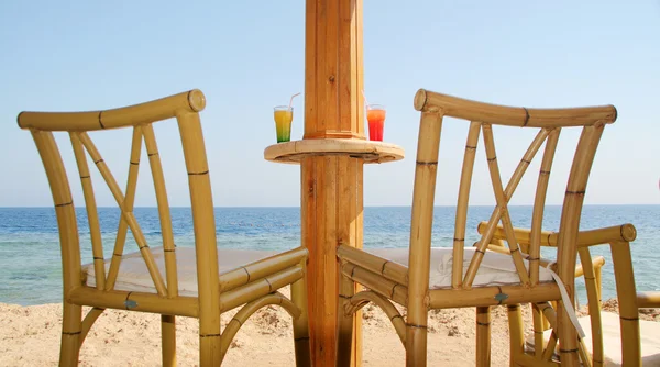 Cocktails op het strand — Stockfoto