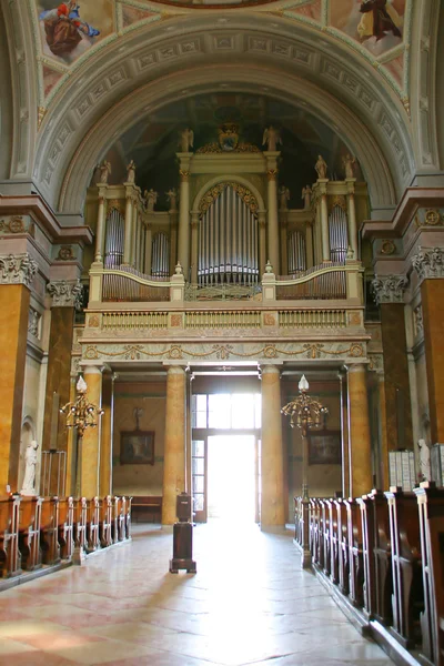 A régi templom hatalmas orgona — Stock Fotó